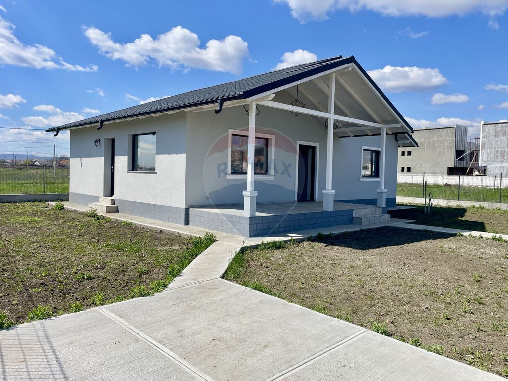 Casă / Vilă cu 3 camere de vânzare în zona Vest