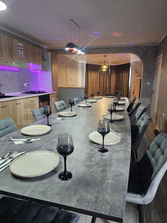 Pensiune 300 mp utili, 1400mp, Letcani, la strada