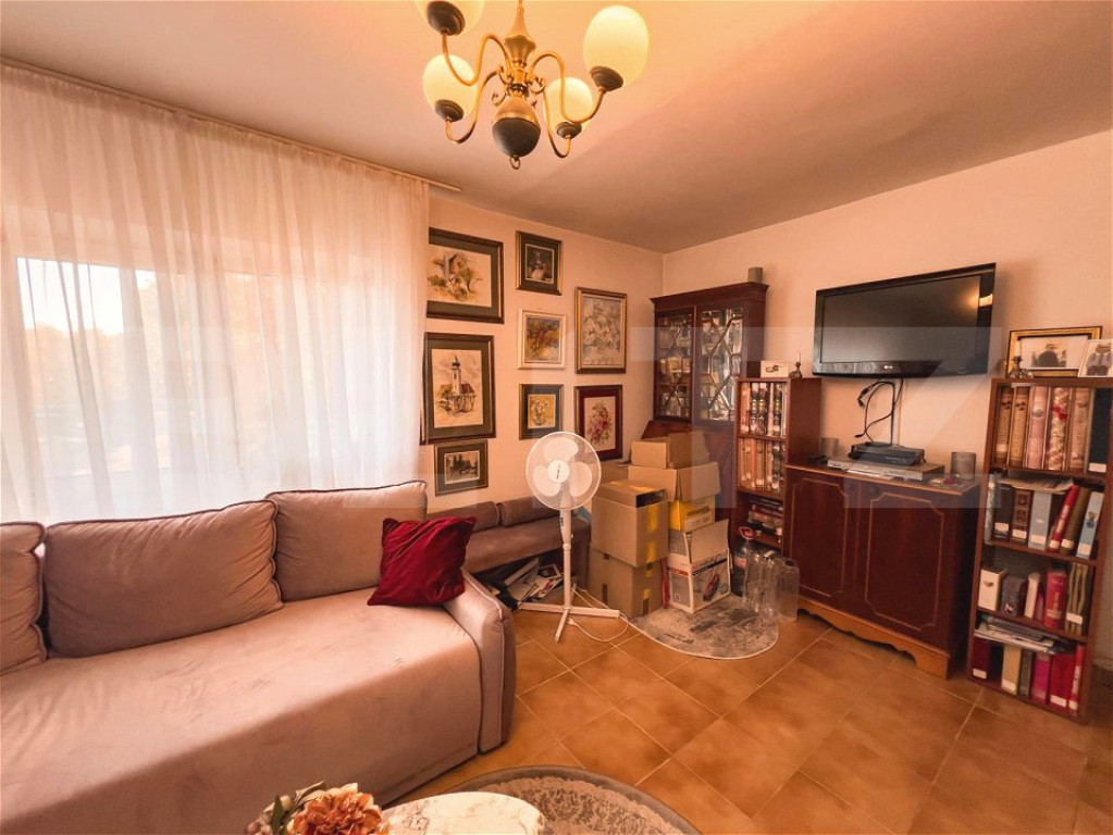 Apartament cu 3 camere, decomandat, parter inalt, zona Giroc