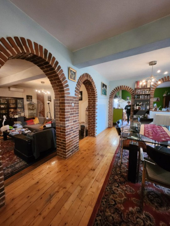 Casa cu 6 camere in Voiniceni