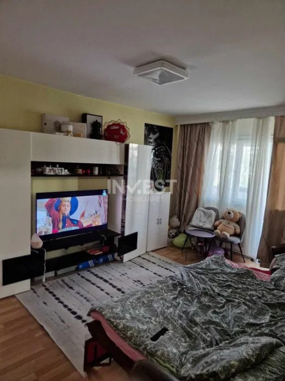 Dacia- Ap 3 camere decomandat, etaj 3, 72mp-95.000 euro( 130