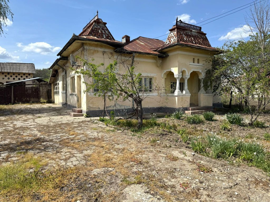 Casă și teren 2000 mp de vânzare| Comuna Fârtăţeşt...