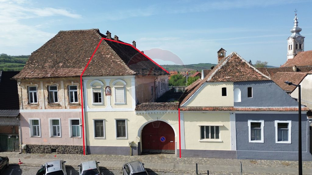 Casă cu istorie în inima Dumbrăveniului – 15 min. de...