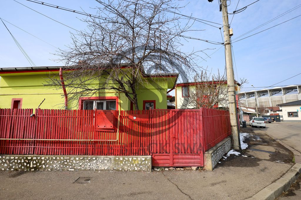 Casă 4 camere de vânzare | Anexa și Garaj | Zona Centr...