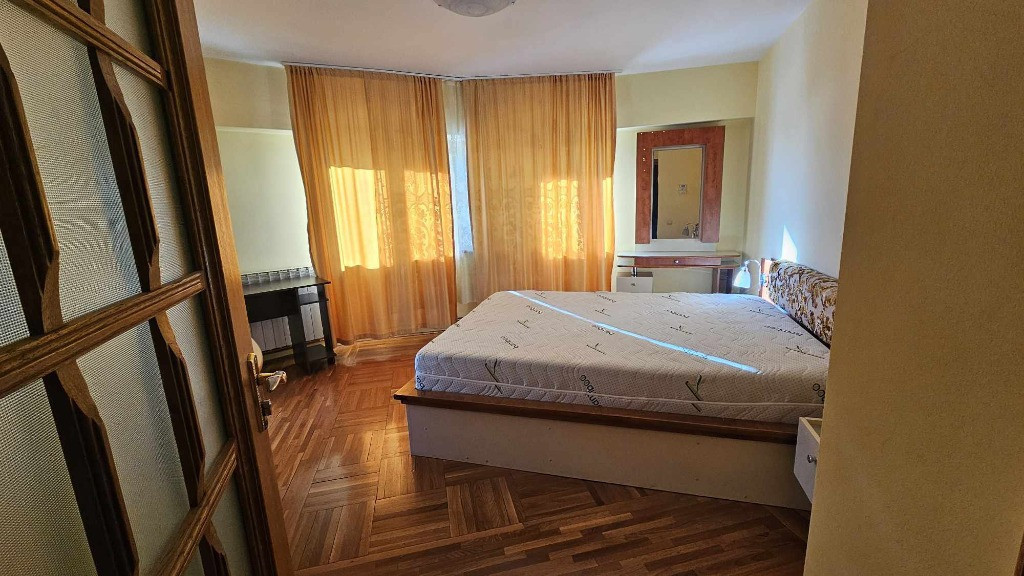 Apartament 3 camere INDEPENDENTEI UMF