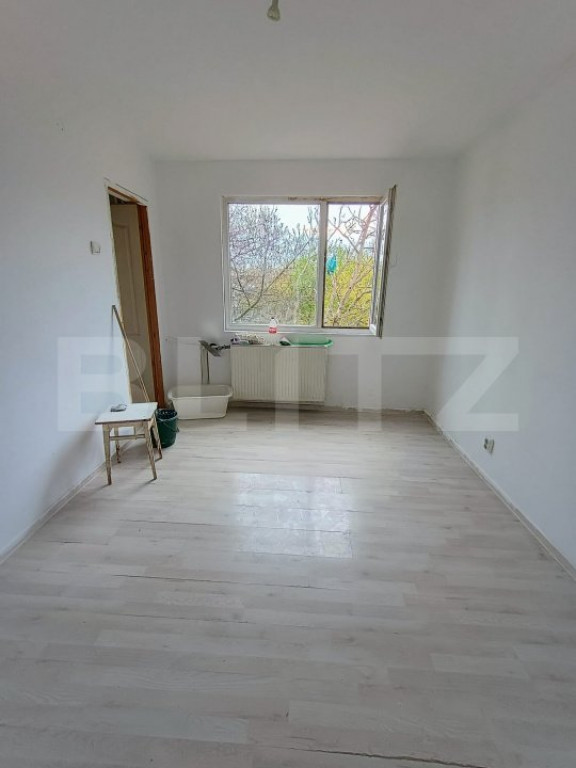 Apartament de vanzare, cu 3 camere, 43 mp, zona de Vest