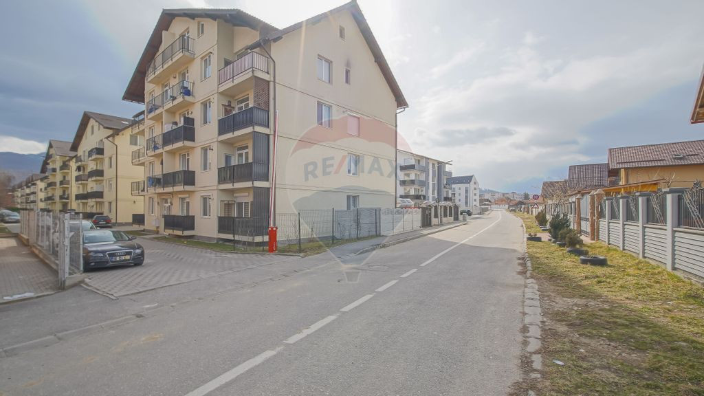 Apartament cu 3 camere de vânzare în zona Florilor