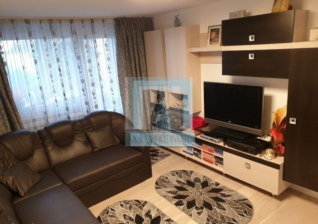 Ap 4 camere, 2 bai, mobilat-utilat - zona Tractorul