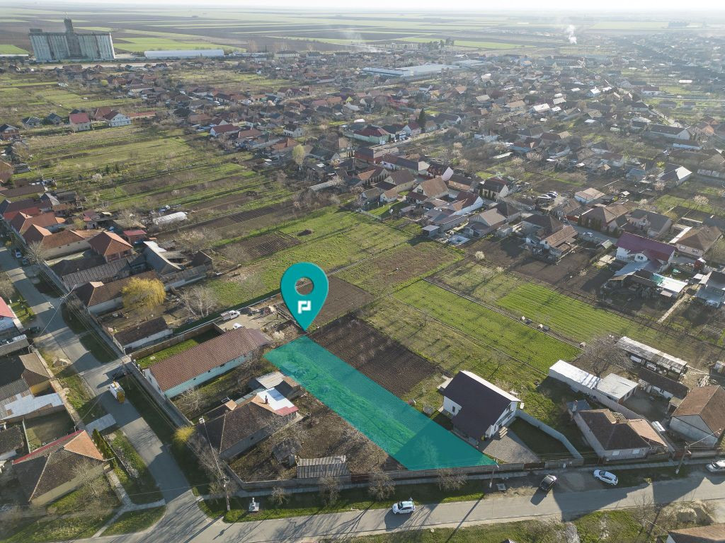 Teren intravilan de 900 mp în Sântana