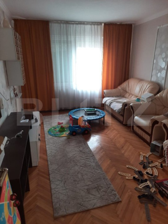 Apartament cu 4 camere in Sangiorgiu de Mures