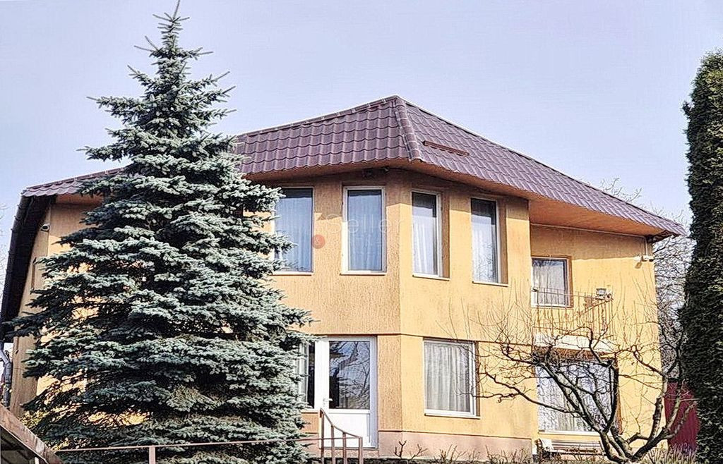 Casa In Sacele | Suprafata Generoasa De Teren