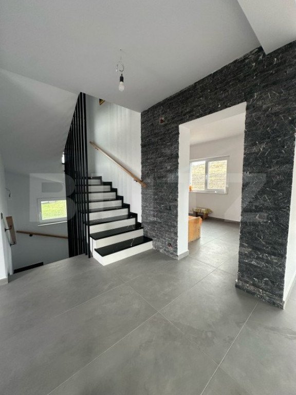 Casa individuala, 4 camere, 3 bai, garaj, zona Beta Residenc