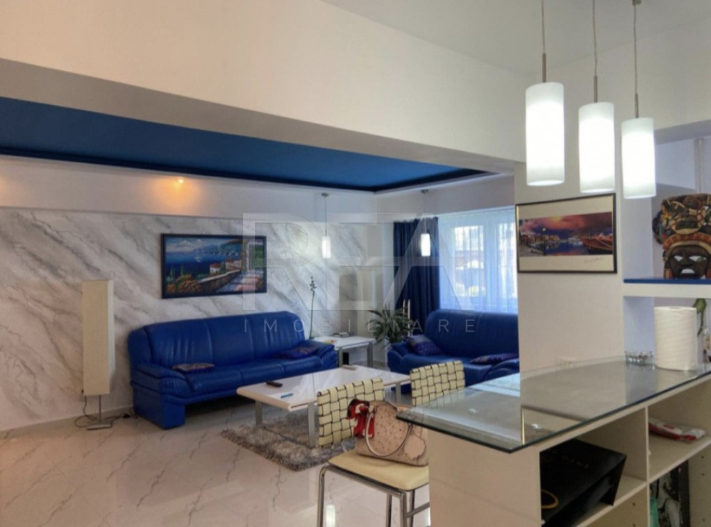 3 camere decomandat 3/8, lux Bdul Unirii- Piata Constitutiei