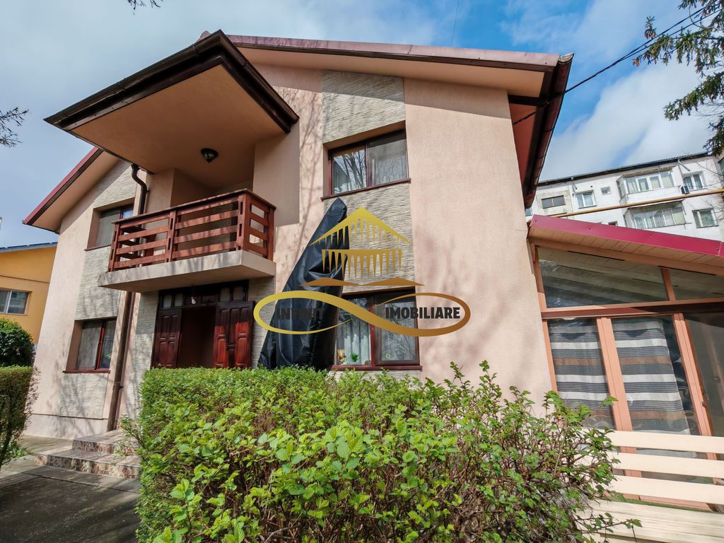 Casă de vânzare – 3 dormitoare + living, foișor, mag...