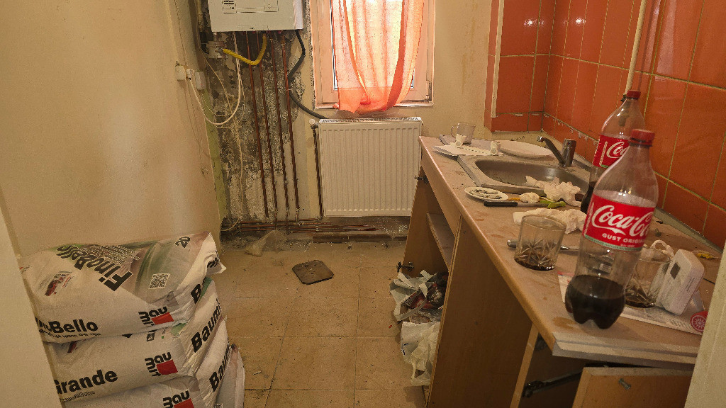 Vand apartament 2 camere, Deva, zona Micro 15 (Lidl), parter inalt,