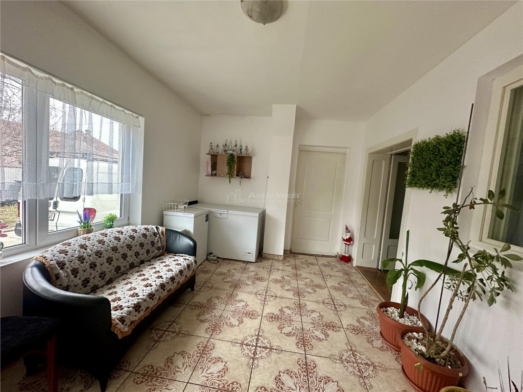 Casa spatioasa cu 4 camere in Barabant - Alba Iulia cu tere