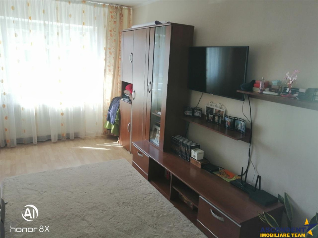 Decomandat, adaptabil si pentru 2 familii, garaj, Lenin, Sfa