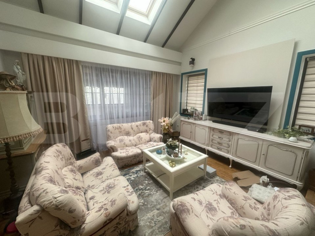 Casa individuala, 6 camere, 372 mp utili, zona Frumoasa