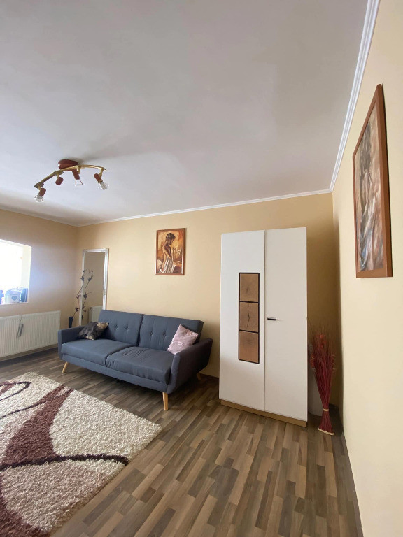 Apartament cu 2 camere, decomandat - zona Ghimbav