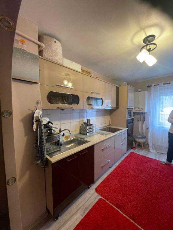 Apartament cu 3 camere spatioase, 70 mp, zona linistita, Hot