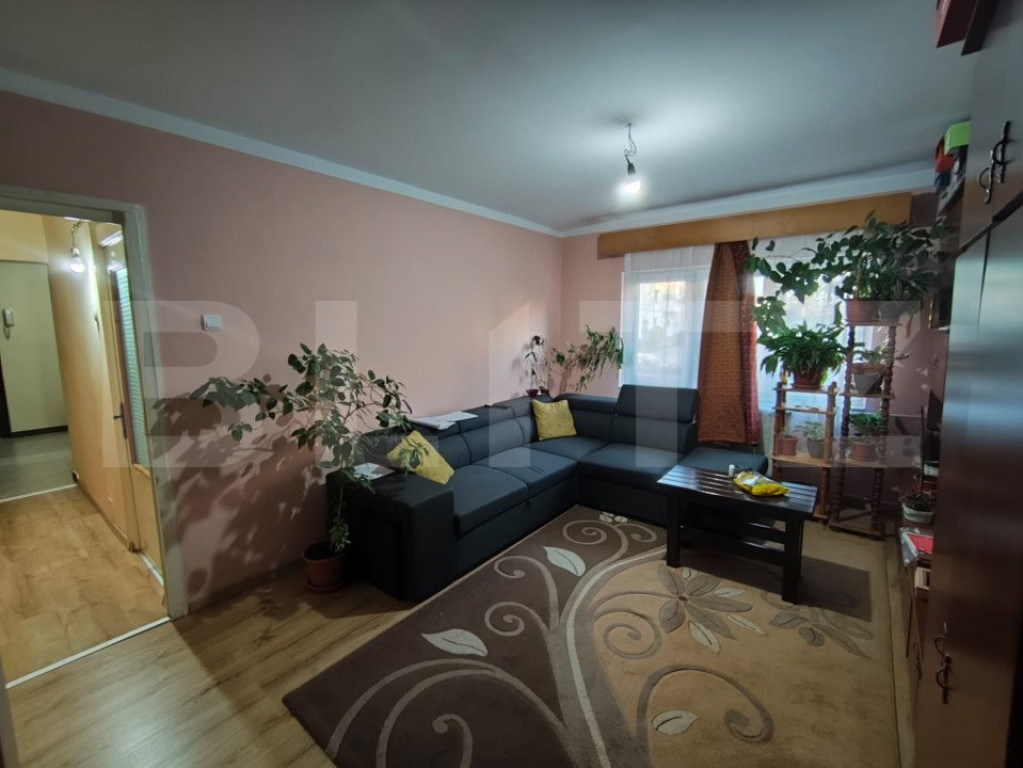 Apartament de vanzare, cu 4 camere, 80 mp, zona Calea Aradul