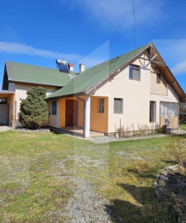 Casa de vanzare, cu 5 camere, 176 mp, teren 861 mp, zona Ciu