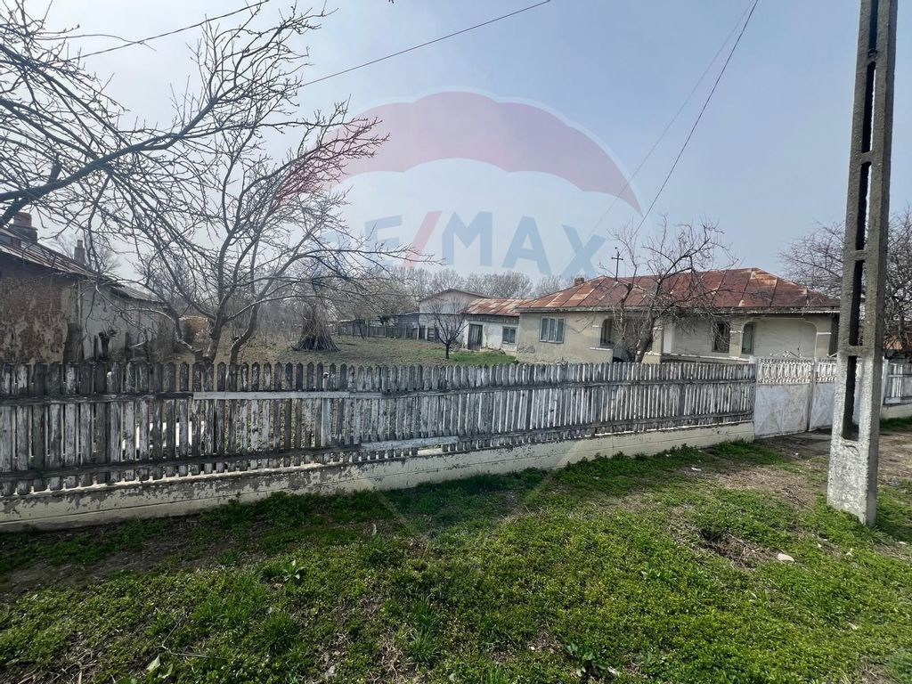 Casă - teren Milcovul