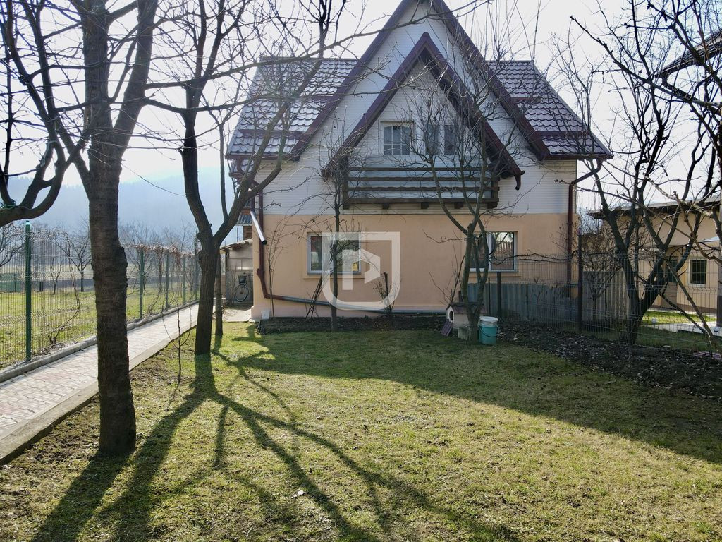 Casă cu teren 400 mp în oraș Gura Humorului