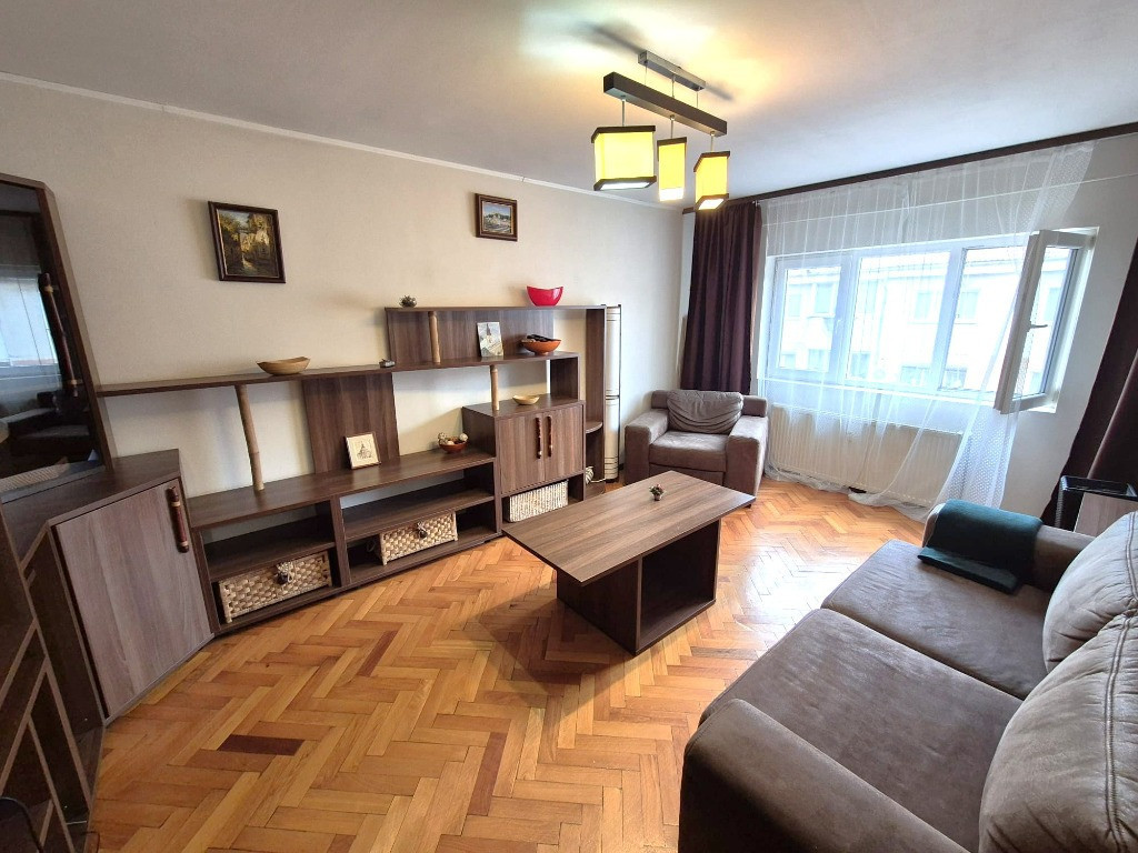 Apartament 2 camere spatios, frumos renovat, ultracentral, Arad