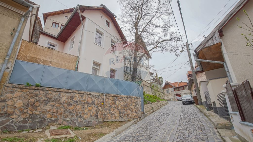 Casă / Vilă cu 2 camere de vânzare în zona Centrul Is...