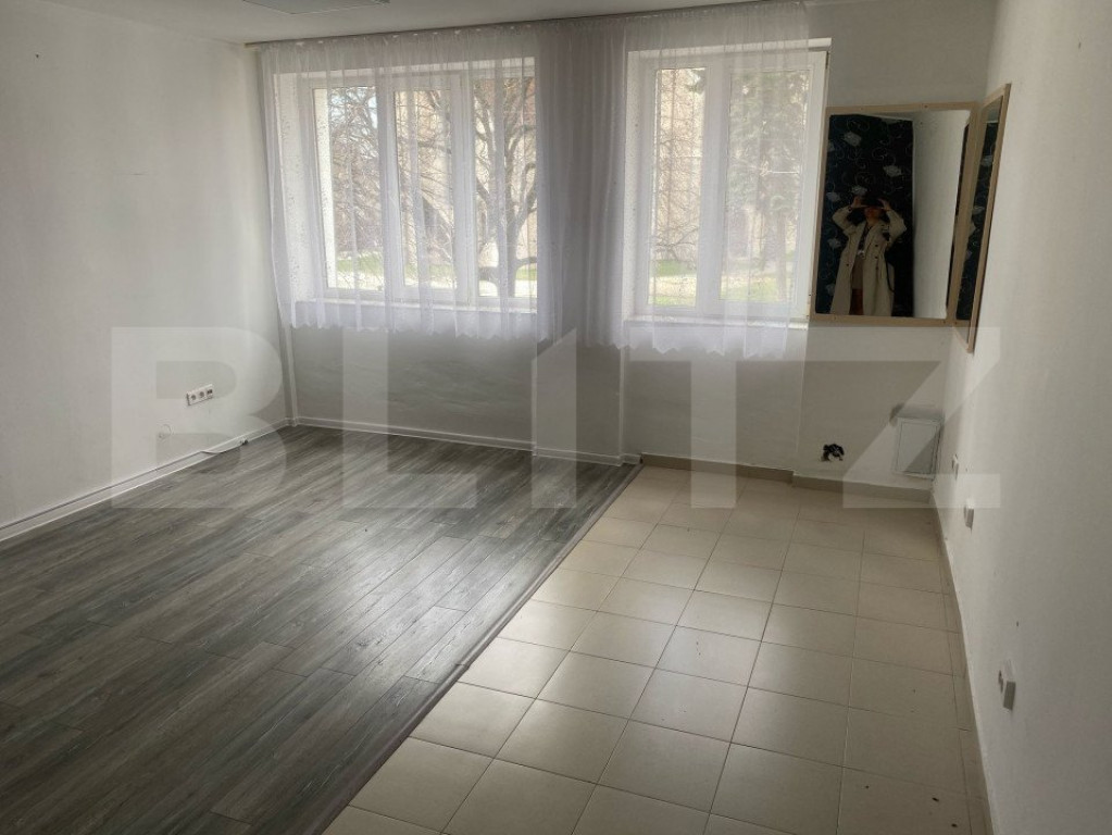 Spatiu comercial de Inchiriat, 3 incaperi, 80 mp, etaj 1, zo