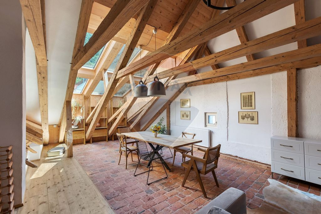 Eleganță și istorie pe strada Castelului 66