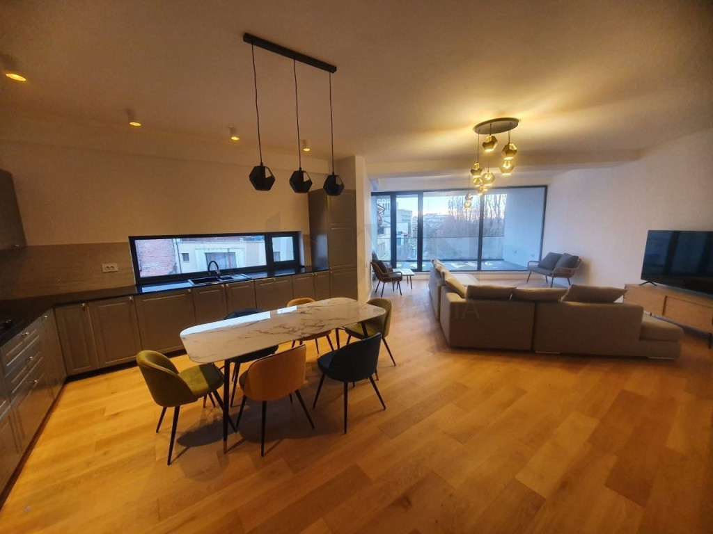 4 camere l 130mp l bloc 2023 l 2 locuri de parcare incluse