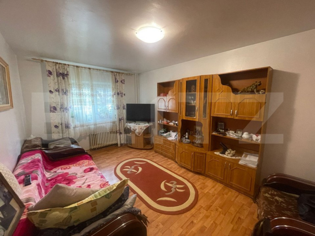 Apartament de 4 camere, decomandat, 75 mp, zona Alexandru ce