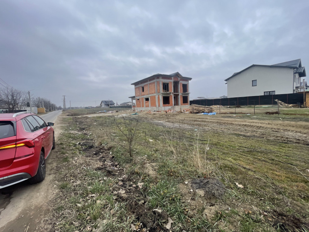 1 Decembrie, langa Lidl, teren 2300mp, utilități, parcelab