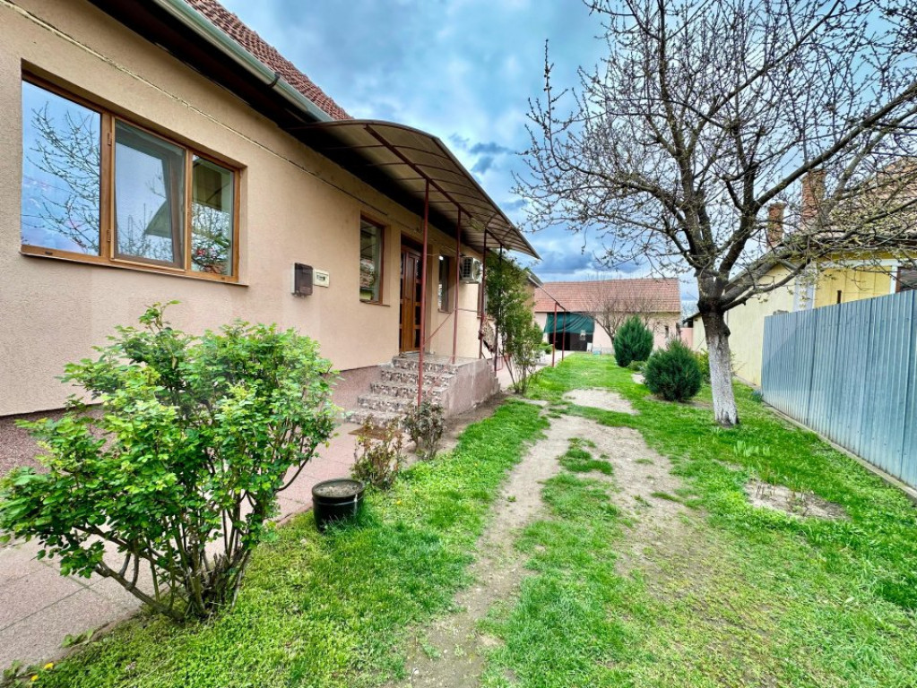 Casa individuala 3 camere,cu ANEXE,teren 2769 mp,TOTOI