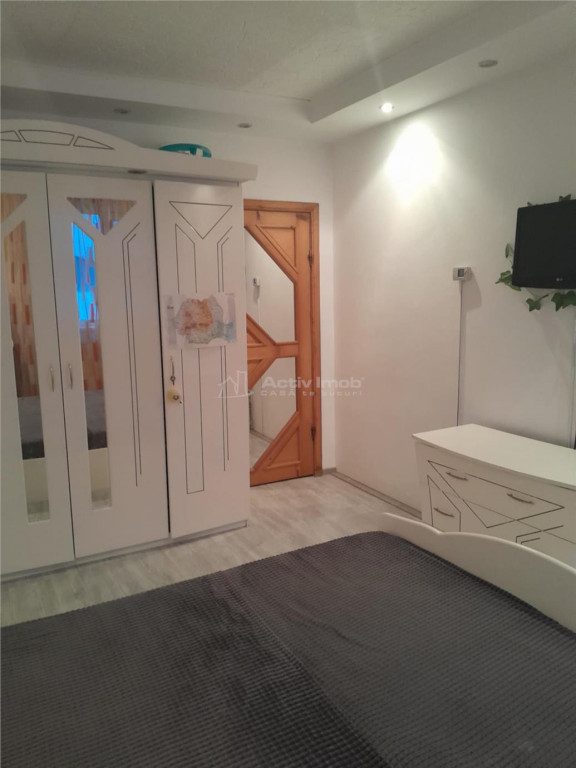 Oferta Apartament 3 camere de micro 6