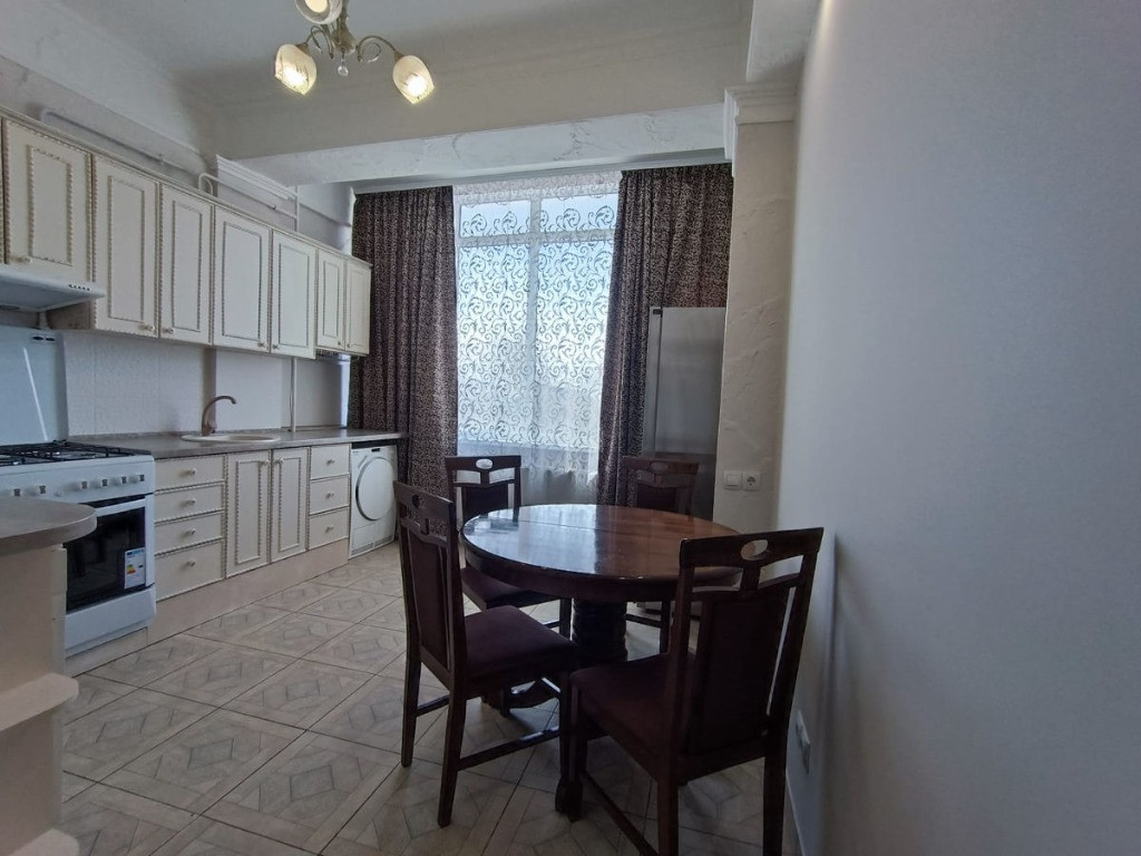 Se inchiriaza apartament in zona Coresi