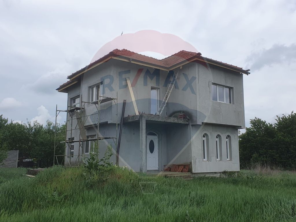 Casă cu 4 camere Aradul Nou