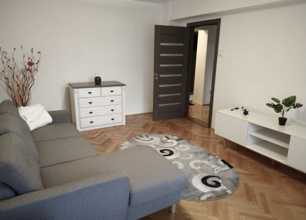 Apartament cu 3 camere, Cetate-Stadion