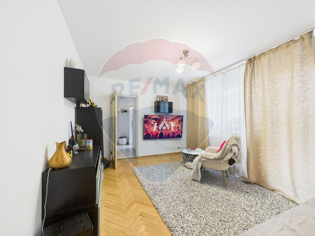 Apartament luminos cu 3 camere de vanzare in Titan