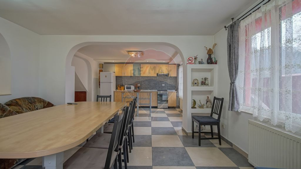 Pensiune cu 7 camere in Moieciu | TOATE UTILITATILE | COM...
