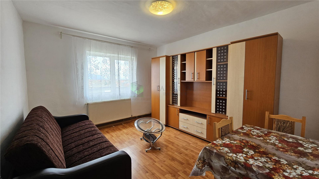 Garsoniera Tractorul-Coresi mobilata-utilata 300 Euro