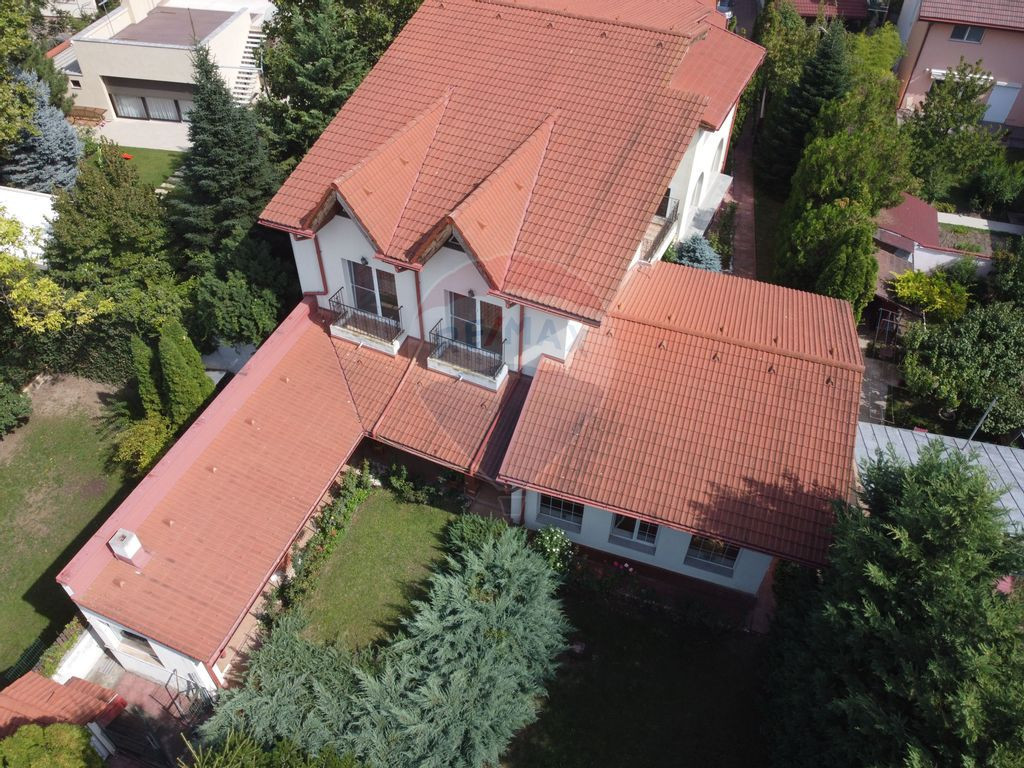 DE VANZARE Casă / Vilă cu 16 camere în zona Baneasa