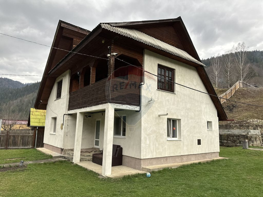 Casă / Vilă Tarcau- Cazaci