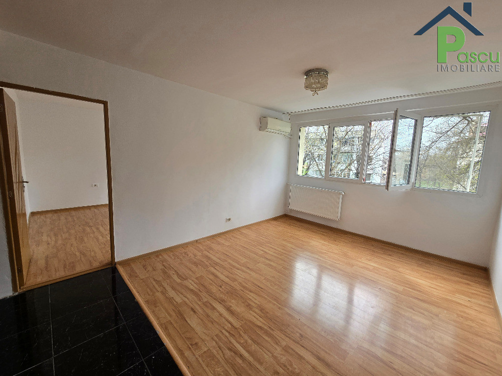 2 camere Eroii Revolutiei, langa metrou, cf. I, decomandat, etaj 3