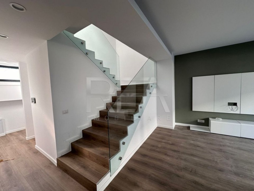 Casa 5 camere in zona Pipera