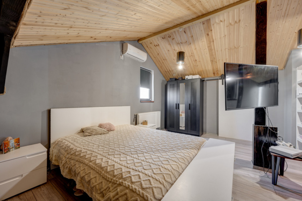 Vila individuala complet mobilata si utilata - terasa - curt