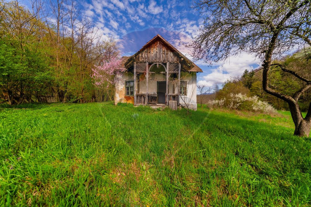 Casă de vacanta intr-o locatie de vis de vanzare in Cara...