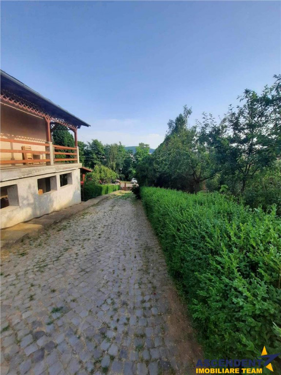 3D! Parc privat pe 2.560 mp si edificiu,in pretios si discre